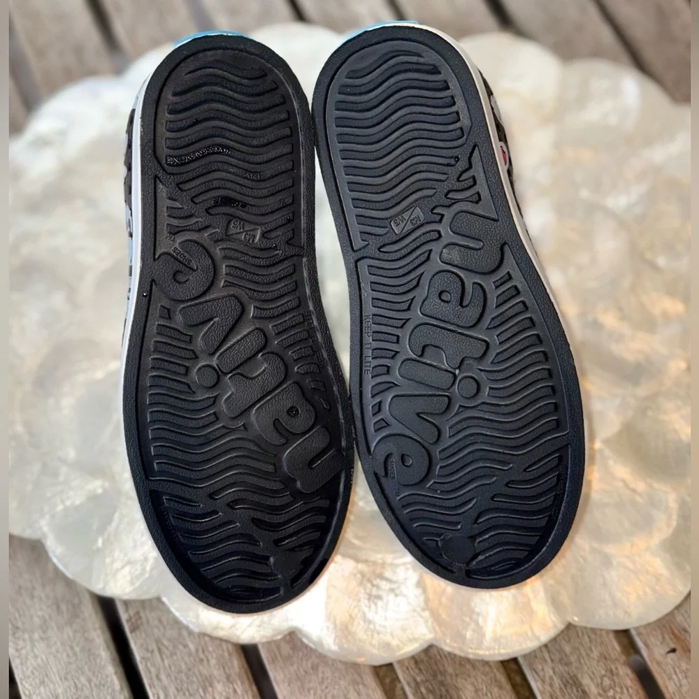 Like New Kids Disney Native Slip on All Over Mickey Mouse Print Shoes! - Picture 7 of 7